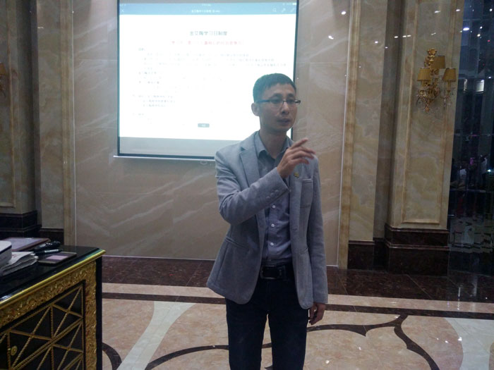 2017年11月2日晚，生命不息，學(xué)習(xí)不止金艾陶法定學(xué)習(xí)日，11月全公司人員學(xué)習(xí)會圓滿結(jié)束，一起分享《干法》，樂于工作，開心生活，即使在苦難中，只要拼命工作，就能帶來不可思議的好運。過好每一天，就是成功之道！