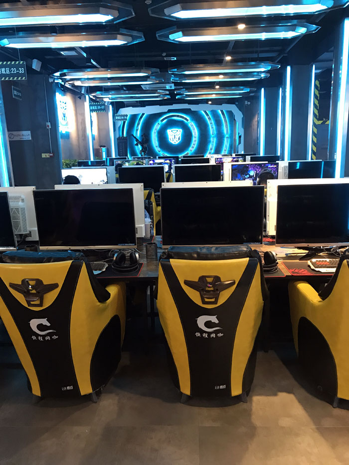 金艾陶現代仿古磚案例:別說了，一起去這個1000方的網咖開黑！