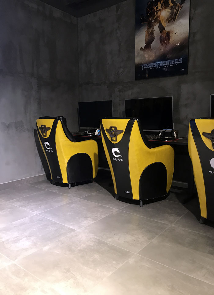 金艾陶現代仿古磚案例:別說了，一起去這個1000方的網咖開黑！